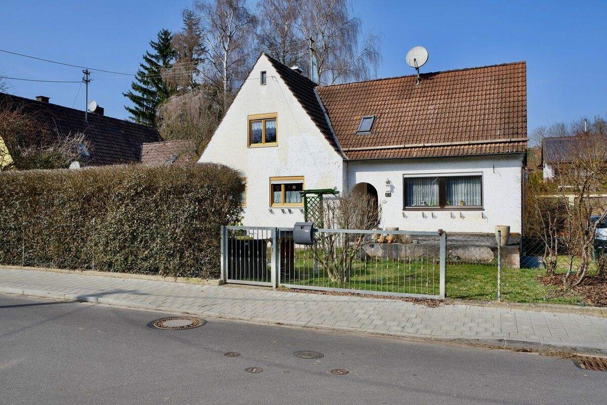 Immobilie in Hettenshausen - Freistehendes Einfamilienhaus mit Potenzial - Bild 0