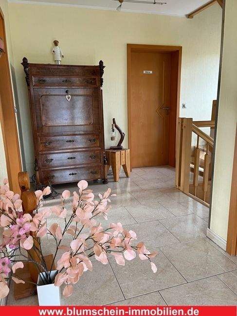 Immobilie in Kirchheilingen - *Hervorragendes Einfamilienhaus mit riesigem Gartengrundstück und Doppelgarage* - Bild 2