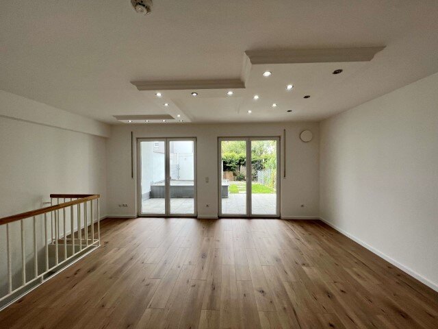 Wohnung zur Miete 900 € 3 Zimmer 102 m²<br/>Wohnfläche ab sofort<br/>Verfügbarkeit Heppstraße Im Freihöfl Ingolstadt 85057