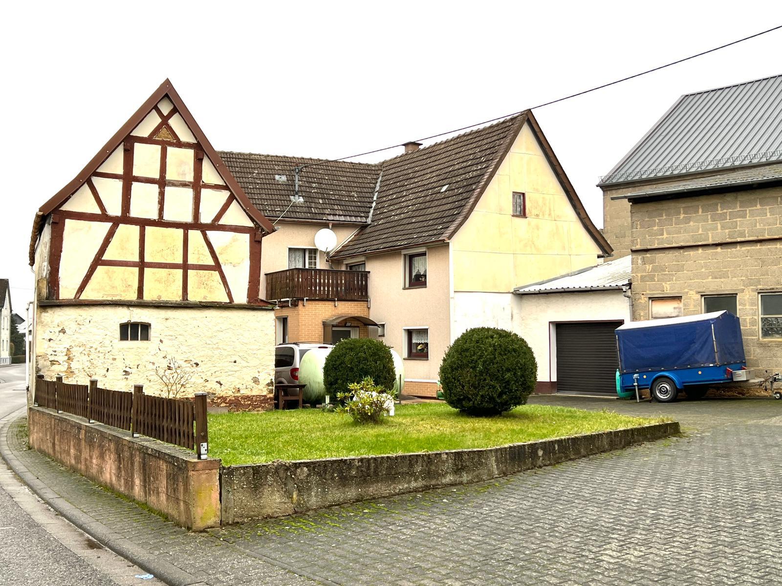 Bauernhaus zum Kauf 99.000 € 6 Zimmer 170 m²<br/>Wohnfläche 618 m²<br/>Grundstück Langenscheid 65558