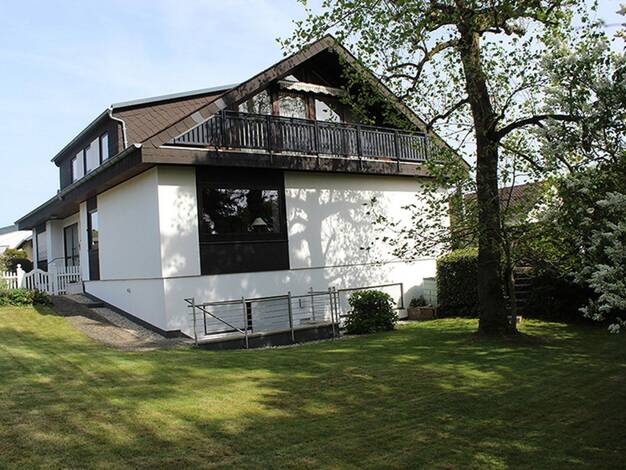 Mehrfamilienhaus zum Kauf provisionsfrei 475.000 € 15 Zimmer 230 m² 995 m² Grundstück Ahornstraße 48 Leun Leun 35638
