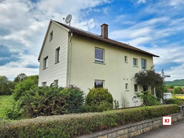 Mehrfamilienhaus zum Kauf 265.000 € 7 Zimmer 150 m² 799 m² Grundstück frei ab sofort Hofheim Hofheim in Unterfranken 97461