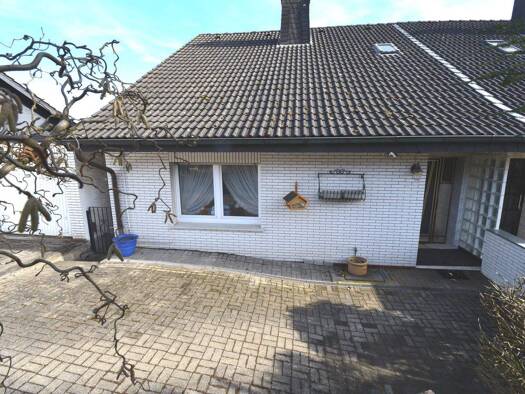 Doppelhaushälfte zum Kauf 250.000 € 7 Zimmer 178 m² 598 m² Grundstück frei ab sofort Arnsberg 59821