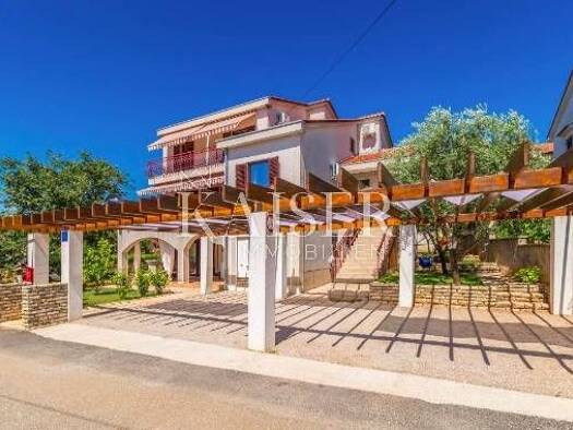 Haus zum Kauf 700.000 € 12 Zimmer 410 m² Pinezici, Krk Vrh