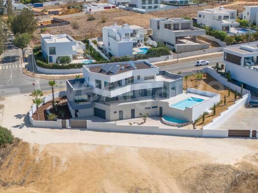 Haus zum Kauf 2.650.000 € 550 m² 1.099 m² Grundstück Lagos (Santa Maria) 8600