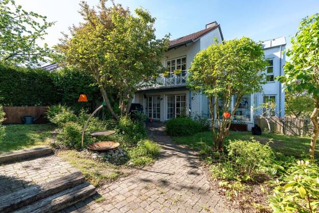 Reihenendhaus zum Kauf provisionsfrei 820.000 € 8 Zimmer 230 m² 590 m² Grundstück frei ab 01.04.2026 Altvaterweg 1 Sinzing Sinzing 93161