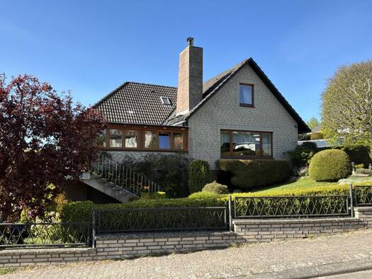 Einfamilienhaus zum Kauf 330.000 € 4 Zimmer 209 m² 715 m² Grundstück Fahrenkrug 23795