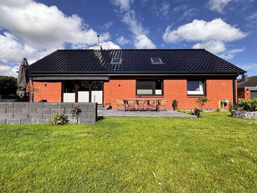 Einfamilienhaus zum Kauf 460.000 € 3 Zimmer 125 m² 652 m² Grundstück Schleswig 24837
