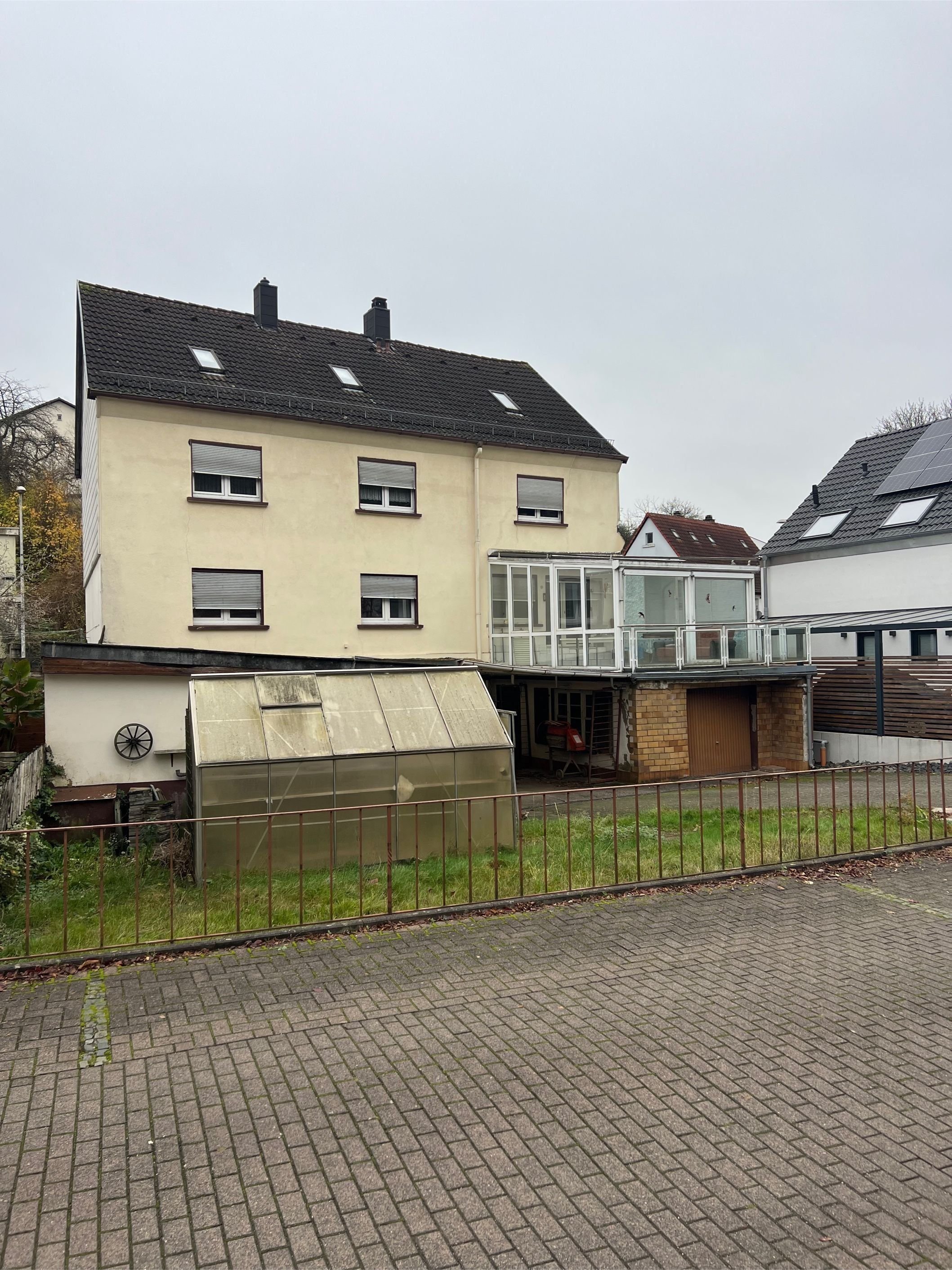 Mehrfamilienhaus zum Kauf 129.000 € 10 Zimmer 200 m²<br/>Wohnfläche 191 m²<br/>Grundstück Waldfischbach-Burgalben 67714