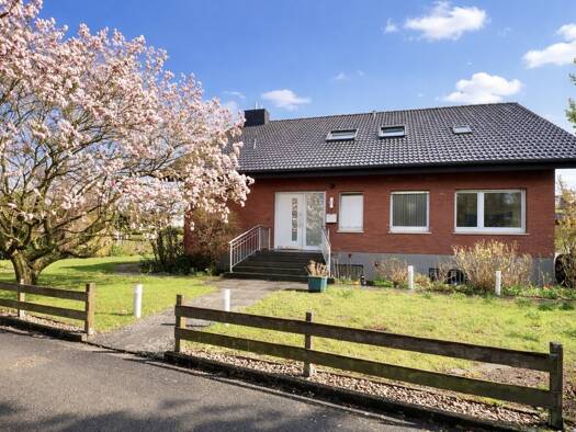 Einfamilienhaus zum Kauf 525.000 € 6 Zimmer 219,9 m² 1.080 m² Grundstück Diestelbruch Detmold 32760