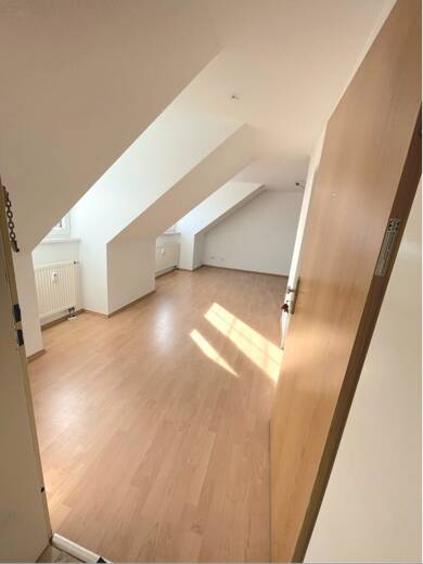 Wohnung zur Miete 250 € 2 Zimmer 42 m² Dachgeschoss frei ab sofort Hauptstr. 12e Mumsdorf Meuselwitz 04610