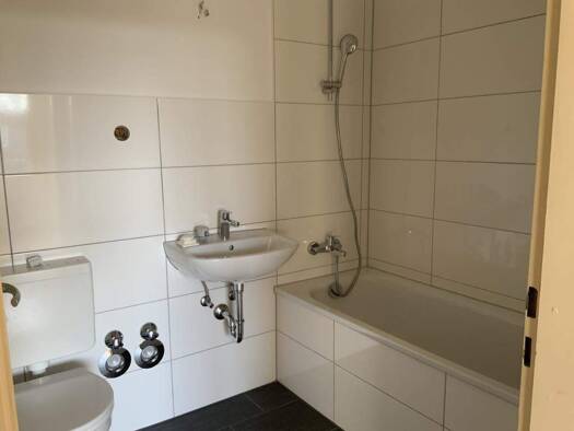 Wohnung zur Miete 819 € 3 Zimmer 75 m² 3. Geschoss frei ab 16.03.2026 Zehlendorfer Weg 3 Monheim 40789
