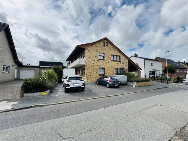 Mehrfamilienhaus zum Kauf provisionsfrei 419.000 € 8 Zimmer 182 m² 757 m² Grundstück Aldenhoven 52457