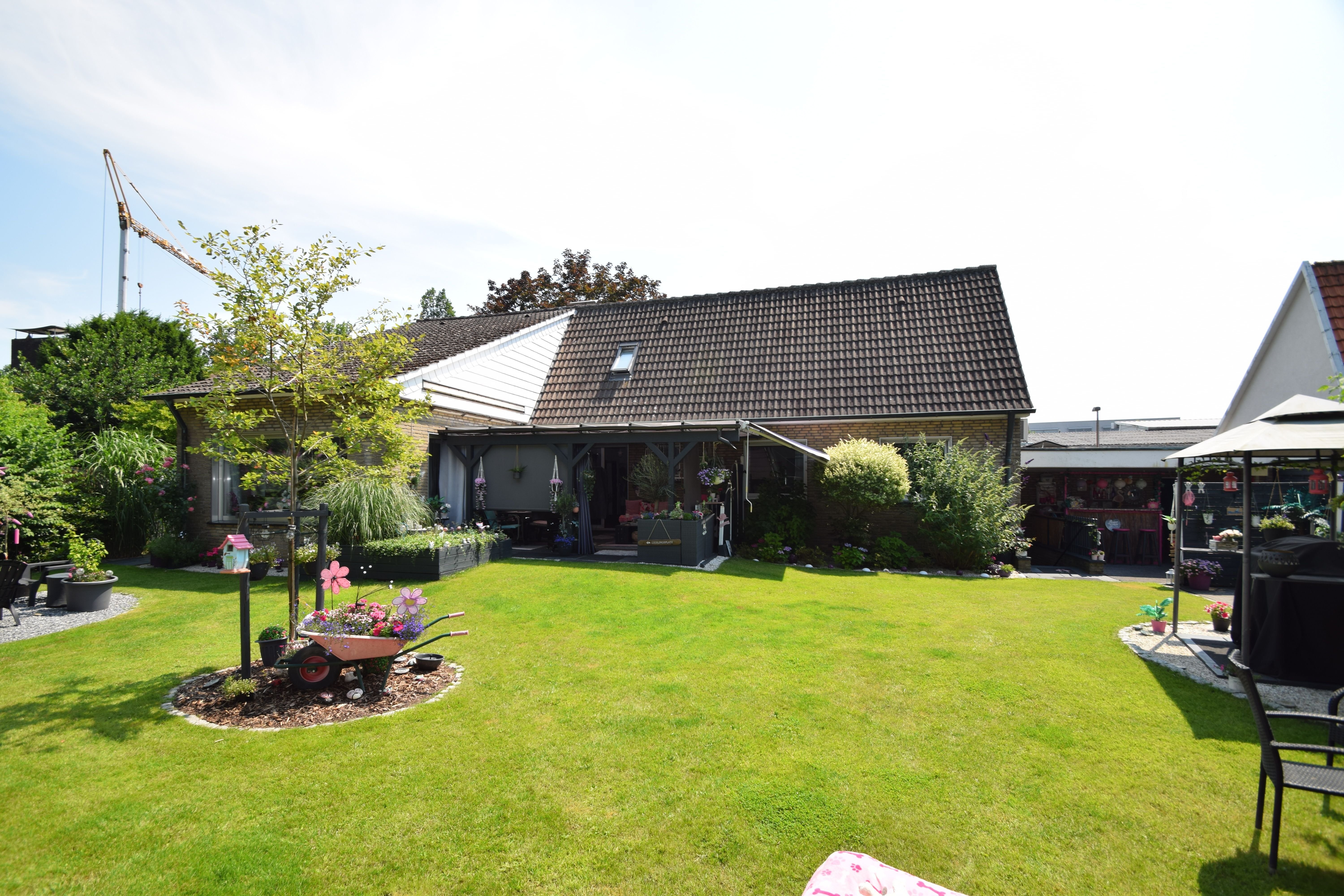 Einfamilienhaus zum Kauf 690.000 € 7 Zimmer 210,2 m²<br/>Wohnfläche 950 m²<br/>Grundstück Soest Soest 59494