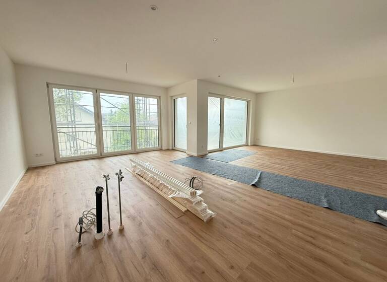 Wohnung zur Miete 1.750 € 3,5 Zimmer 112,2 m²<br/>Wohnfläche 1.<br/>Geschoss 15.07.2025<br/>Verfügbarkeit Staufenstraße 14 Hilzingen Hilzingen 78247