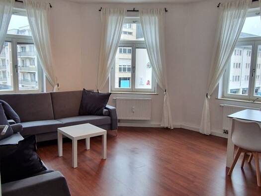 Wohnung zur Miete 530 € 2 Zimmer 53 m² Geschoss 1/3 frei ab 31.12.2025 Saalfelder Straße Neulindenau Leipzig 04179