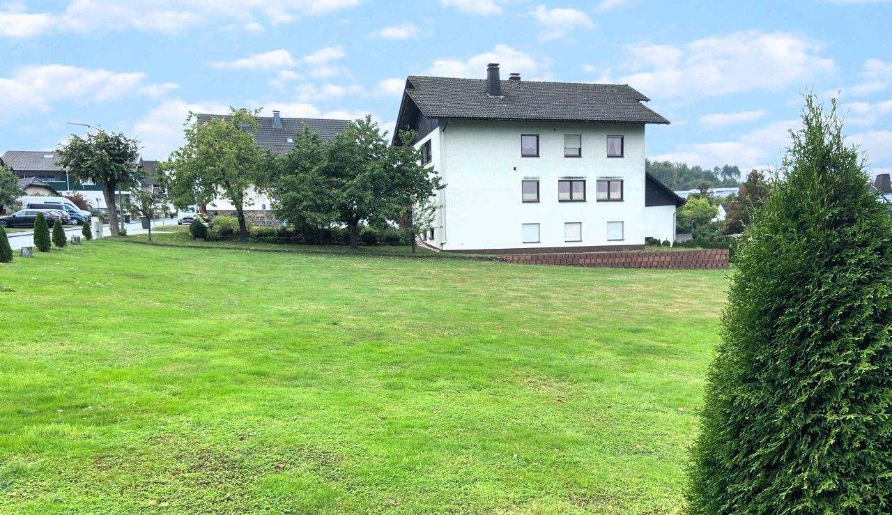 Immobilie in Hallenberg - Wohn- und Geschäftshaus in Hallenberg - Kapitalanlage mit Arztpraxis, große Wohnung &Ausbaupotenzial - Bild 1