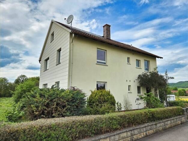 Mehrfamilienhaus zum Kauf 265.000 € 7 Zimmer 150 m² 799 m² Grundstück frei ab sofort Hofheim Hofheim in Unterfranken 97461