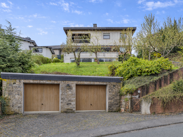 Einfamilienhaus zum Kauf 499.000 € 7 Zimmer 300 m² 823 m² Grundstück Aßlar 35614