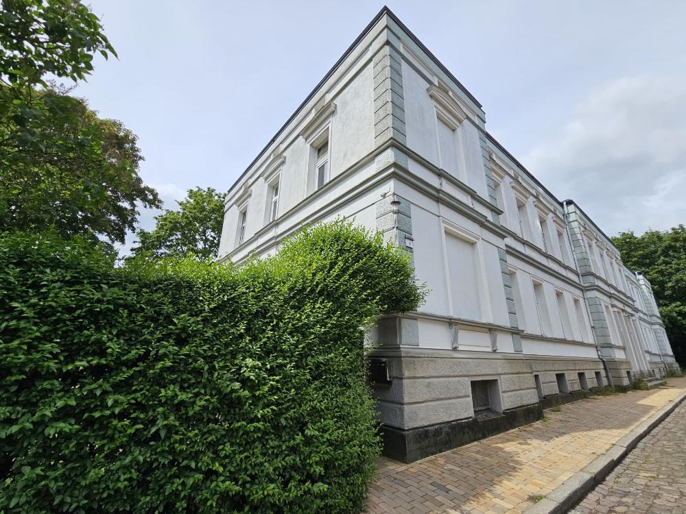 Mehrfamilienhaus zum Kauf als Kapitalanlage geeignet 1.300.000 € 35 Zimmer 848 m²<br/>Wohnfläche 2.015 m²<br/>Grundstück Friedrichsort Kiel 24159