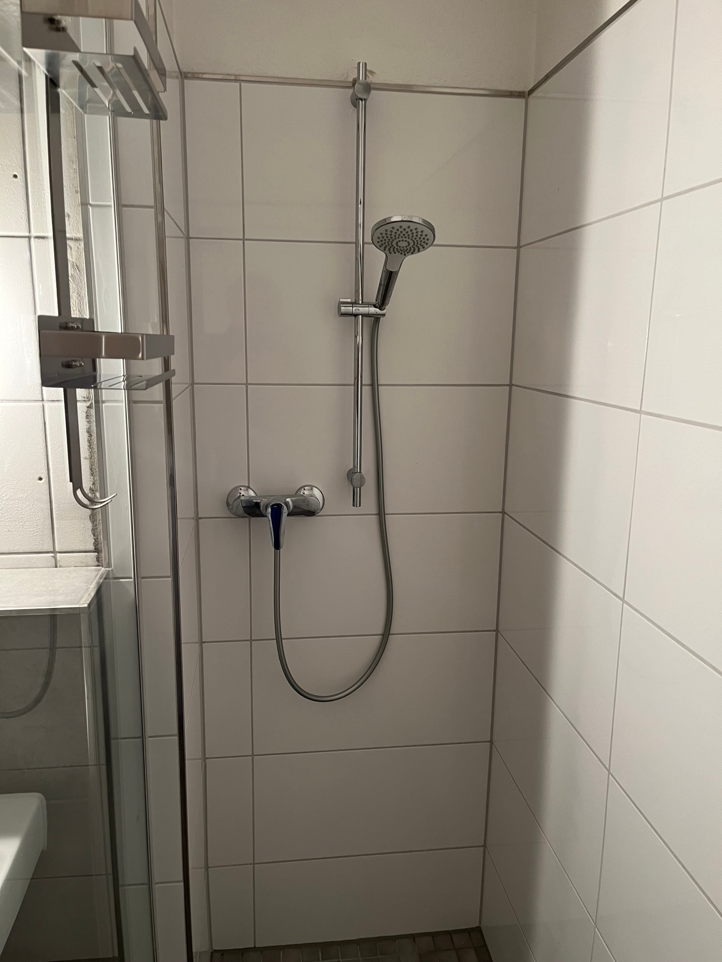 Wohnung zur Miete 400 € 1 Zimmer 40 m²<br/>Wohnfläche EG<br/>Geschoss ab sofort<br/>Verfügbarkeit Taunusstr. Brüggen Kerpen 50169