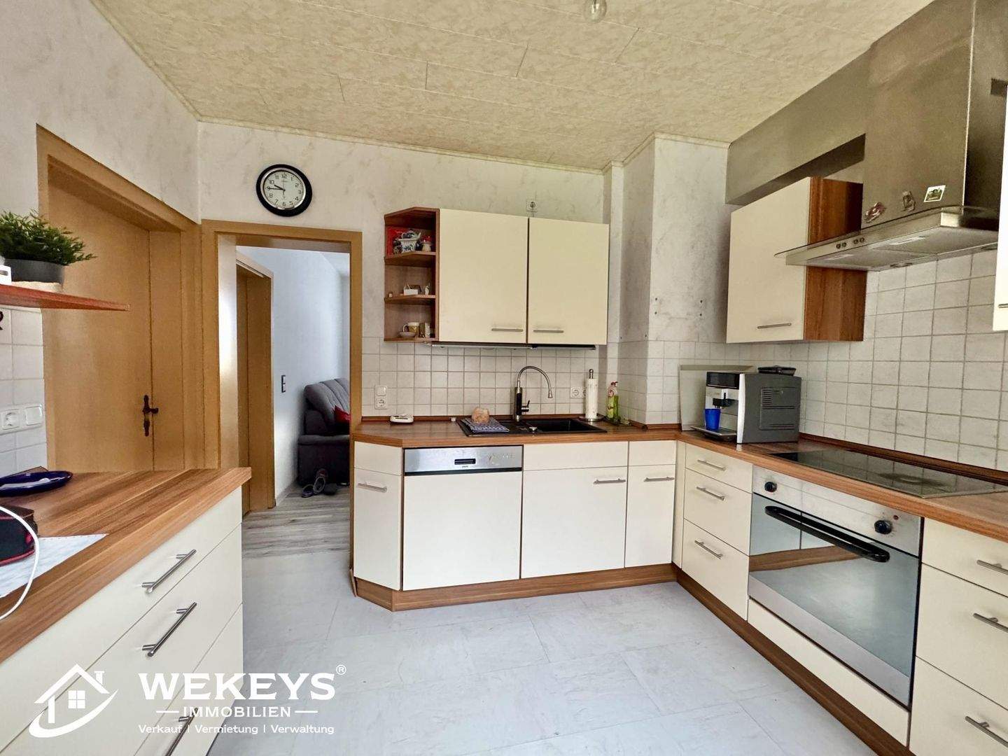 Immobilie in Ilmenau - Charmantes Einfamilienhaus mit eigenem Garten, Garage und großzügiger Einfahrt - Bild 3