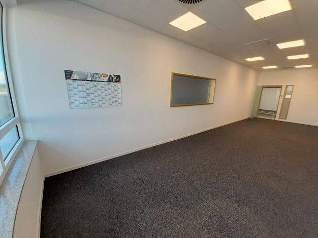 Bürofläche zur Miete provisionsfrei 1.794 € 117 m² Bürofläche Pommernstr. Neutraubling 93073