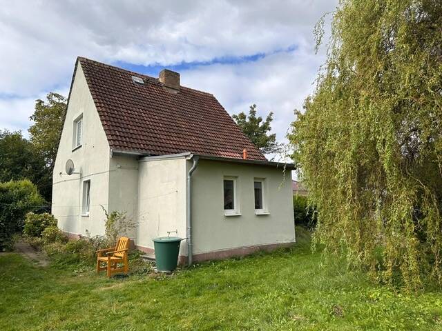 Immobilie in Stralsund - Schaffen Sie sich ein neues Zuhause-gemütliches Einfamilienhaus in Stralsund-ideal für die handwerklich begabte Familie- zu verkaufen. - Bild 2