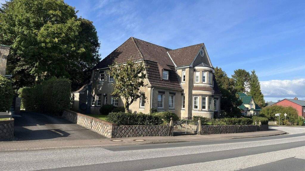 Villa zum Kauf provisionsfrei 298.000 € 12 Zimmer 244 m² 800 m² Grundstück Treenestraße 58 Treia 24896