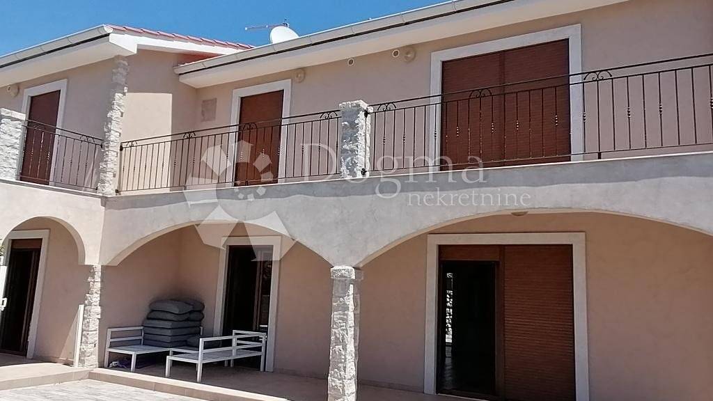 Haus zum Kauf 850.000 € 10 Zimmer 300 m² Vrh i Zapad