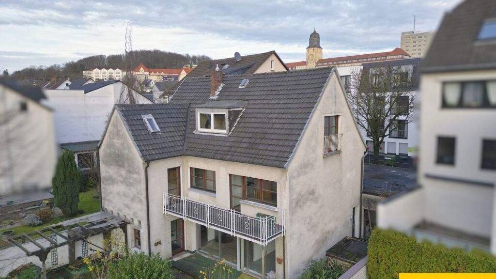 Haus zum Kauf 299.000 € 13 Zimmer 208 m² 566 m² Grundstück Arnsberg 59821