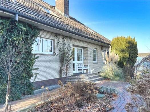 Einfamilienhaus zum Kauf 685.000 € 8 Zimmer 230 m² 1.299 m² Grundstück frei ab 01.02.2026 Wattenbek 24582