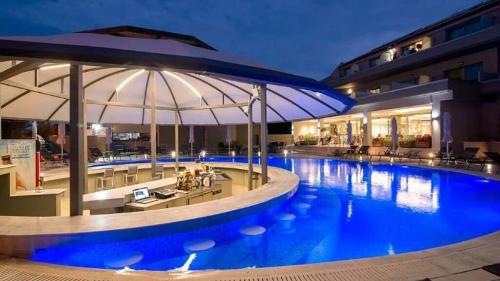 Hotel zum Kauf 3.200.000 € 35 Zimmer 3.500 m² Gastrofläche Thassos