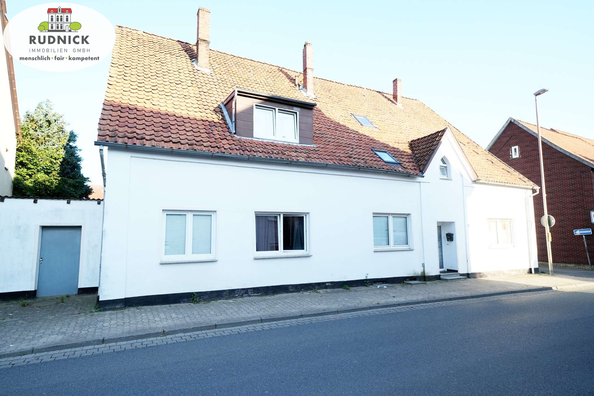 Mehrfamilienhaus zum Kauf 299.000 € 13 Zimmer 340 m²<br/>Wohnfläche 986 m²<br/>Grundstück Lindhorst Lindhorst 31698