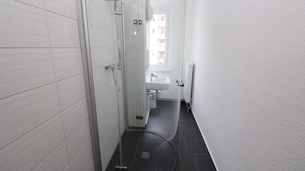 Wohnung zur Miete 369 € 2 Zimmer 46,4 m² EG Max-Roscher-Straße 24 Freiberg 09599