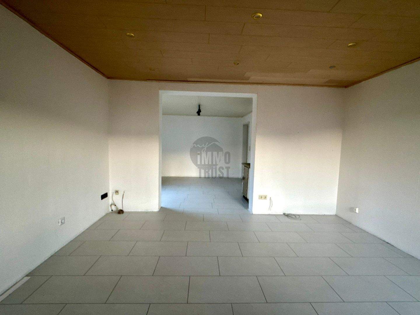 Immobilie in Wertheim - ENDLICH RAUS AUS DER MIETE - EIGENES HAUS MIT TERRASSE, BALKON UND GARAGE - Bild 3