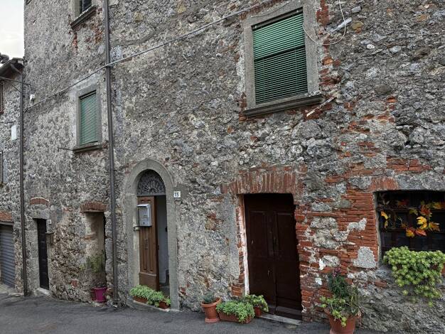 Reihenmittelhaus zum Kauf 39.500 € 8 Zimmer 80 m² frei ab sofort Massa Marittima 58024