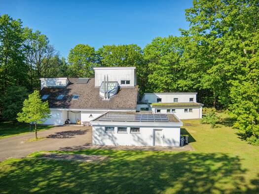 Villa zum Kauf 1.097.000 € 10 Zimmer 542 m² 10.309 m² Grundstück Am Teich 4 Breloh Munster 29633