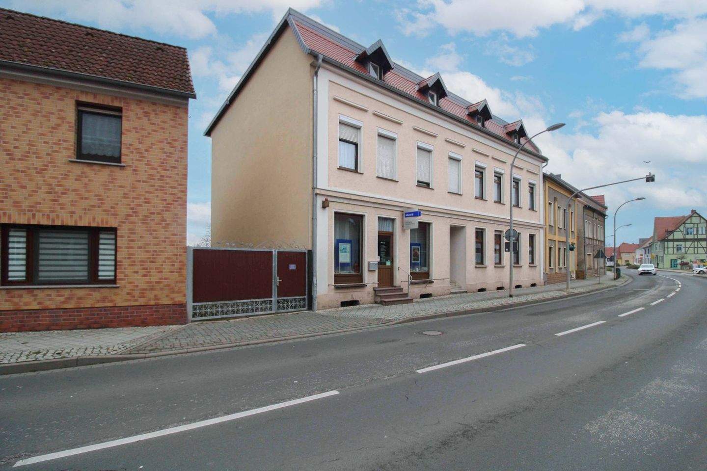 Immobilie in Jerichow - MFH mit 4 Einheiten, Solaranlage und langfristigen Mietverhältnissen in Jerichow - Bild 0