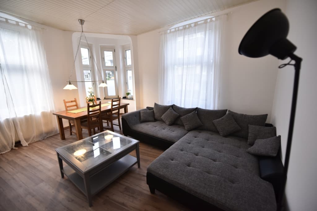 Wohnung zur Miete Wohnen auf Zeit 2.600 € 2 Zimmer 65 m²<br/>Wohnfläche 05.12.2024<br/>Verfügbarkeit Liliencronstraße Rath Düsseldorf 40472