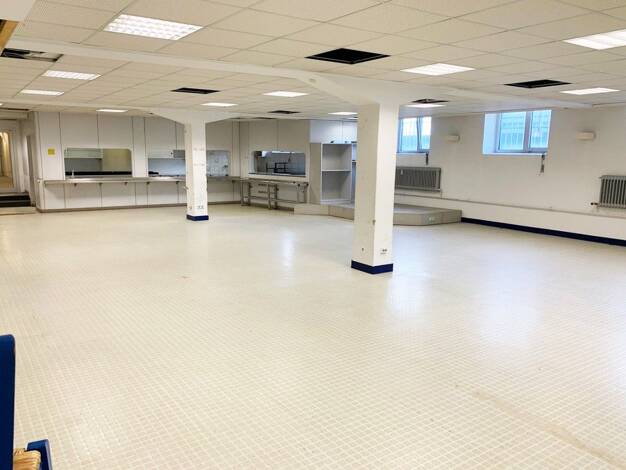 Lagerhalle zur Miete 9 € 174,6 m² Lagerfläche Carl-Zeiss-Straße 5 Fellbach 70736