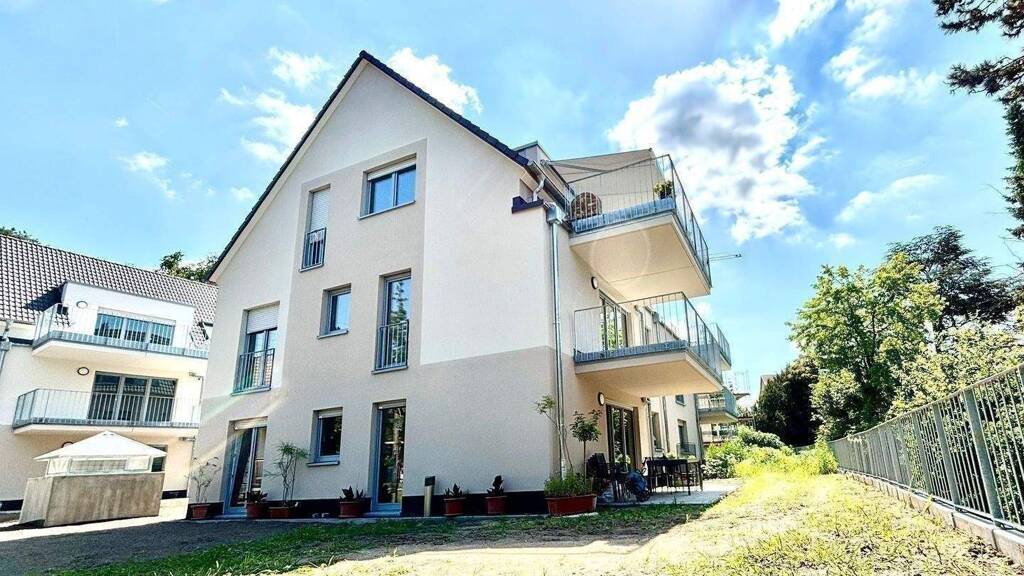 3 Zimmer, Küche, 2 Bäder, Balkon und Lift | 0177-2422700