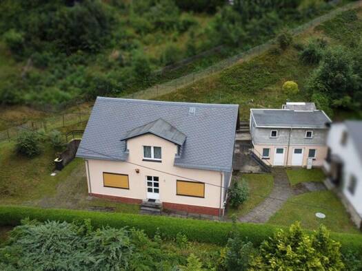 Einfamilienhaus zum Kauf 133.000 € 7 Zimmer 120 m² 1.433 m² Grundstück Burkhardtsdorf Burkhardtsdorf 09235
