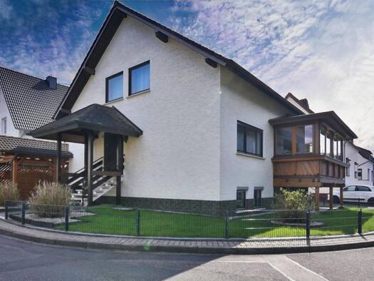 Mehrfamilienhaus zum Kauf 279.000 € 6 Zimmer 160 m² 307 m² Grundstück frei ab sofort Niederbreitbach 56589