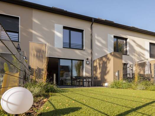Reihenmittelhaus zum Kauf - Erstbezug provisionsfrei 589.990 € 5 Zimmer 145 m² 178,8 m² Grundstück Niedereschbacher Straße 18 Nieder-Erlenbach Nieder-Erlenbach 60437
