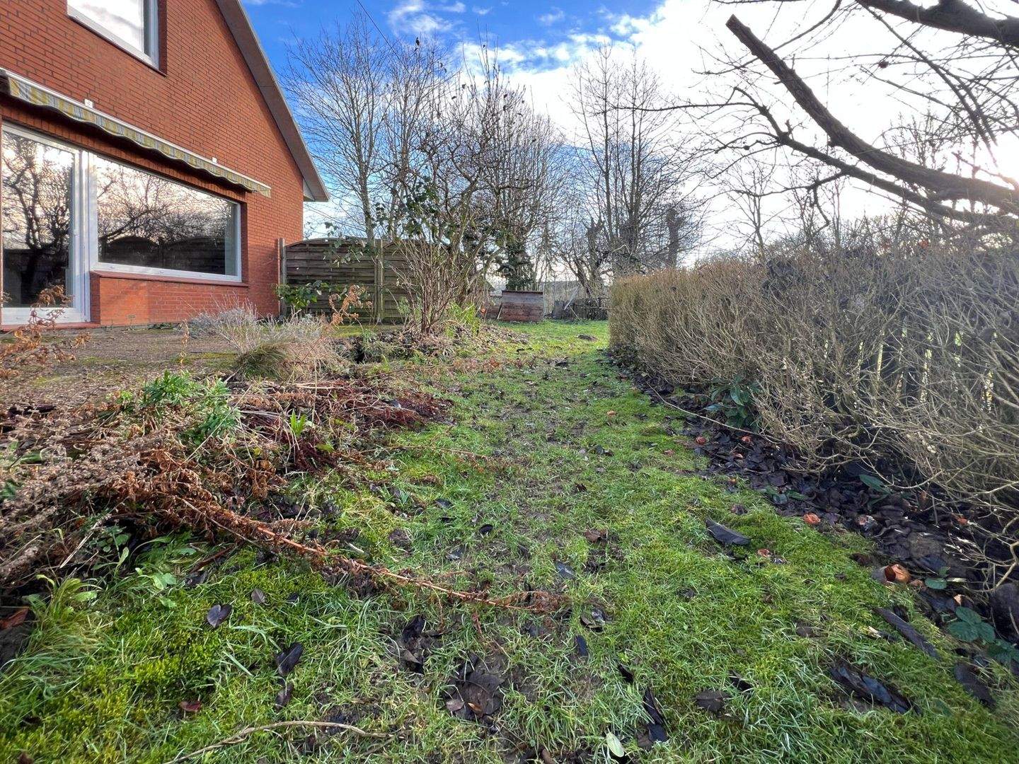 Immobilie in Hoisdorf - Wohnen mit viel Platz: Gepflegtes Einfamilienhaus mit zusätzlichen Dachgeschossräumen! - Bild 2