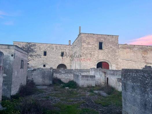 Haus zum Kauf 11.111.111 € 1.500 m² 1.250.000 m² Grundstück Ostuni 72017