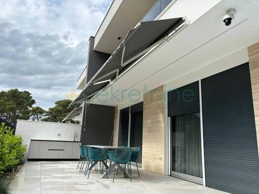 Haus zum Kauf 560.000 € 9 Zimmer 181 m² Bibinje