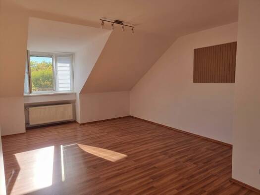 Penthouse zur Miete 1.050 € 1,5 Zimmer 42 m² Geschoss 3/4 frei ab 01.11.2026 Dachauer Straße 411 Moosach München 80992