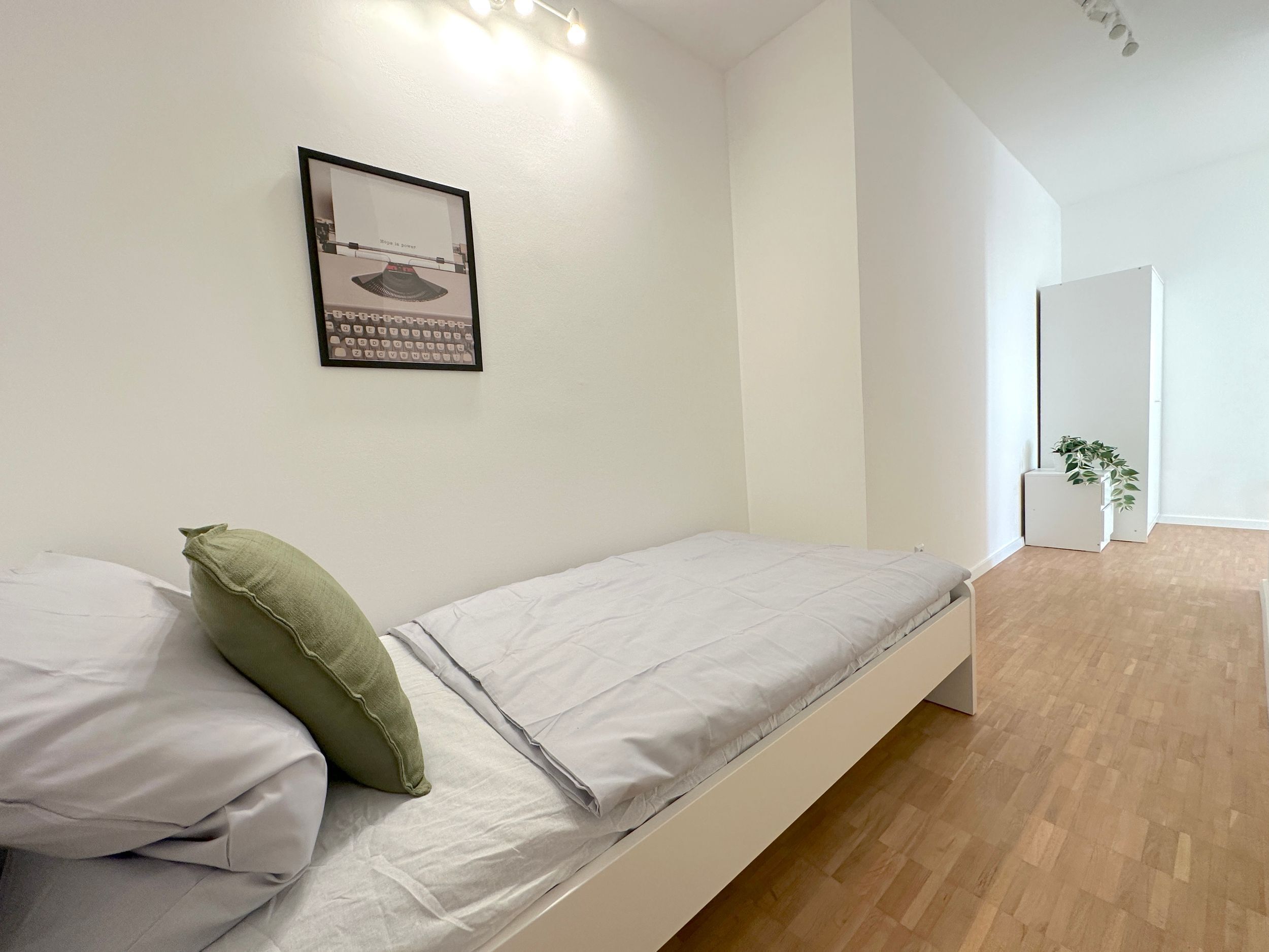 Wohnung zur Miete 530 € 1 Zimmer 16 m²<br/>Wohnfläche 8.<br/>Geschoss ab sofort<br/>Verfügbarkeit Wasgaustraße 47 Unterliederbach Frankfurt am Main 65929